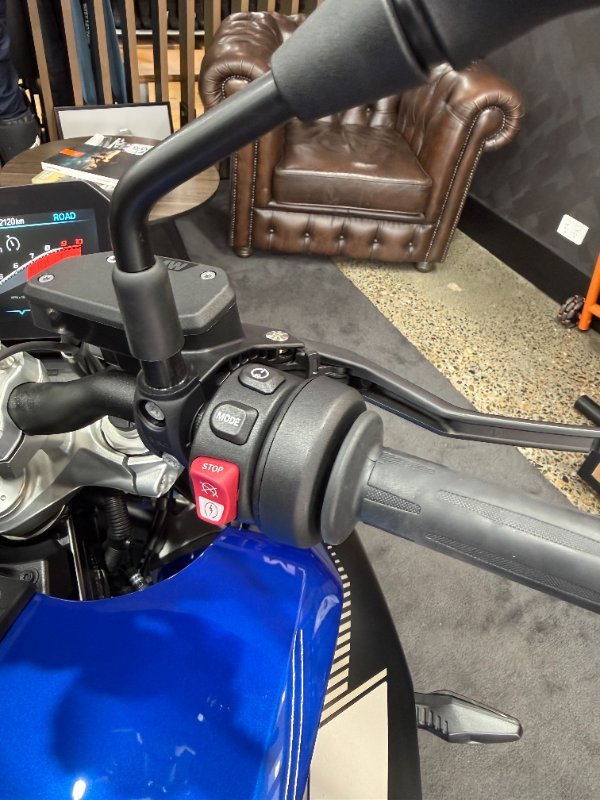 2025 BMW Motorrad R 1300 R EXCLUSIVE RACINGBLUE METALLIC