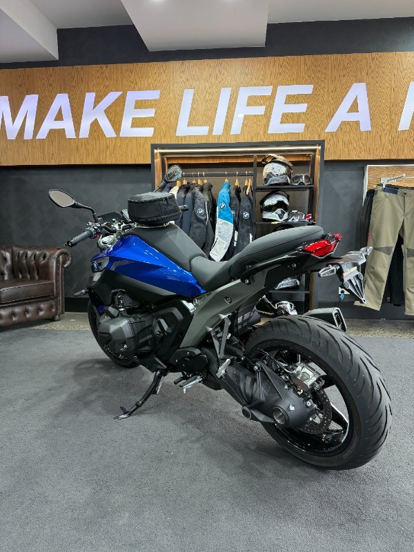 2025 BMW Motorrad R 1300 R EXCLUSIVE RACINGBLUE METALLIC