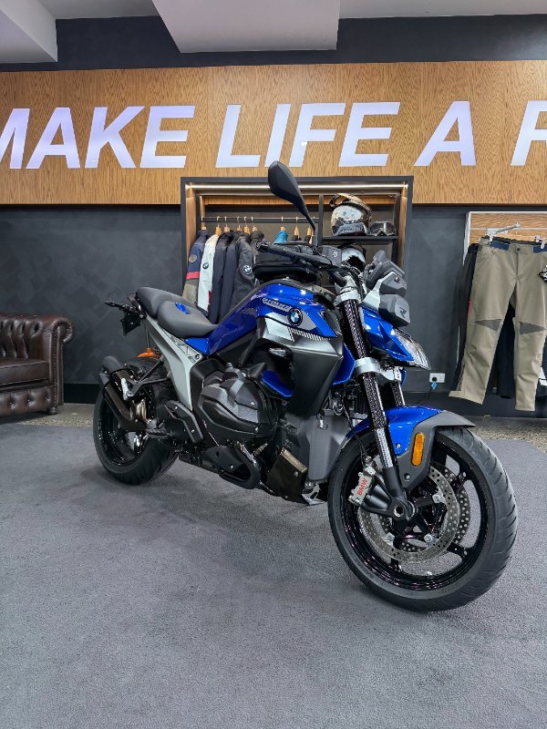 2025 BMW Motorrad R 1300 R EXCLUSIVE RACINGBLUE METALLIC
