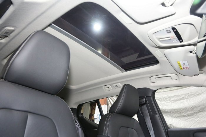 2022 Volvo XC40 Ultimate B4 Bright