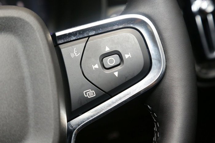 2022 Volvo XC40 Ultimate B4 Bright