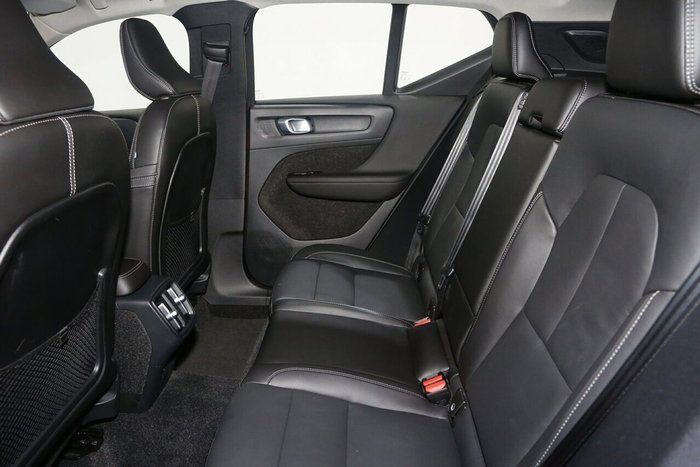 2022 Volvo XC40 Ultimate B4 Bright