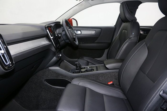 2022 Volvo XC40 Ultimate B4 Bright