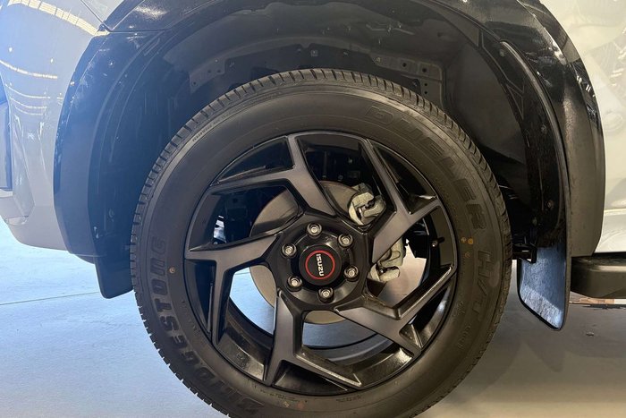 2025 Isuzu MU-X X-TERRAIN