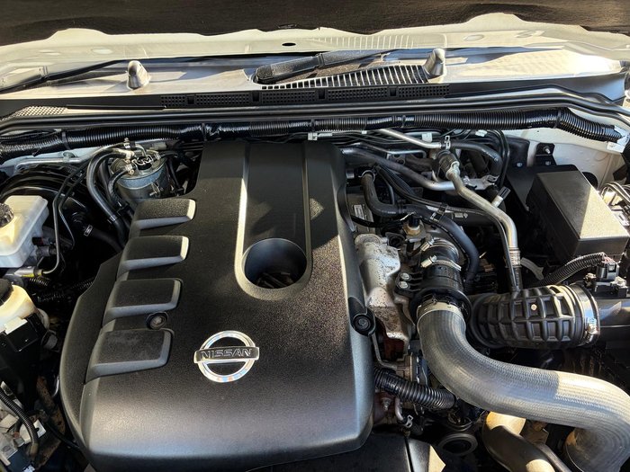 2011 Nissan Navara ST D40 MY11 4X4 Dual Range Polar White