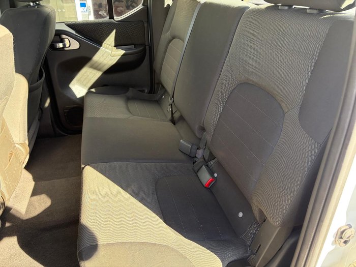 2011 Nissan Navara ST D40 MY11 4X4 Dual Range Polar White