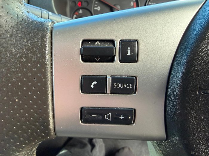 2011 Nissan Navara ST D40 MY11 4X4 Dual Range Polar White