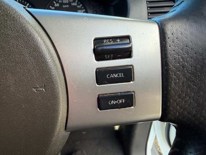 2011 Nissan Navara ST D40 MY11 4X4 Dual Range Polar White