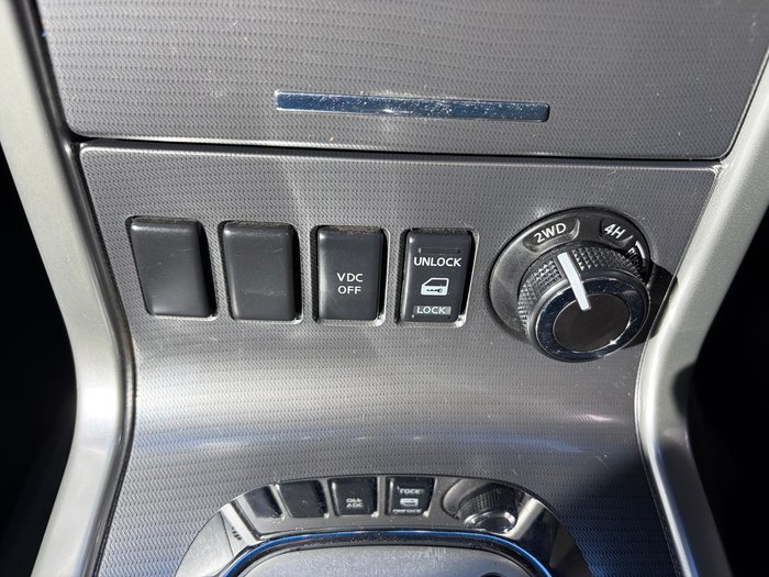 2011 Nissan Navara ST D40 MY11 4X4 Dual Range Polar White