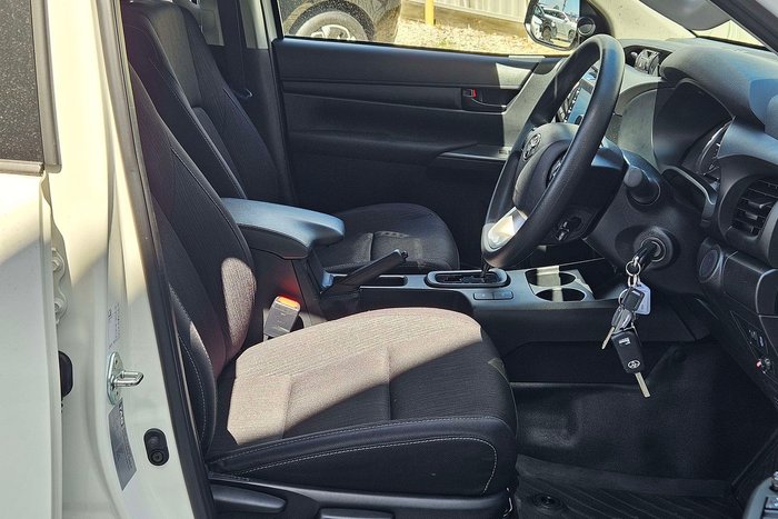 2023 Toyota Hilux SR