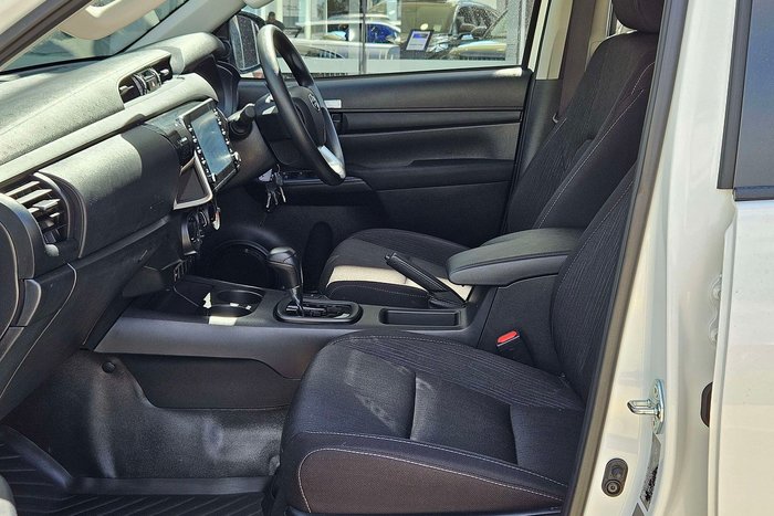 2023 Toyota Hilux SR