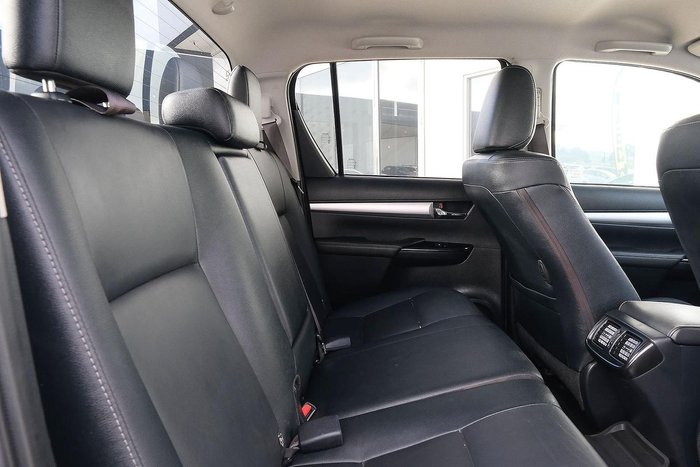 2020 Toyota Hilux SR5
