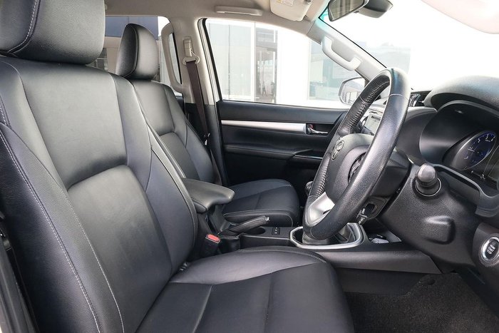 2020 Toyota Hilux SR5