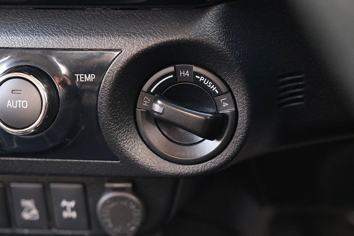 2020 Toyota Hilux SR5