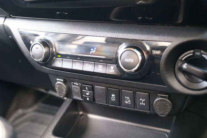 2020 Toyota Hilux SR5