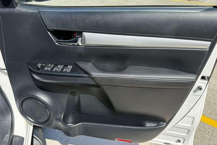 2020 Toyota Hilux SR5
