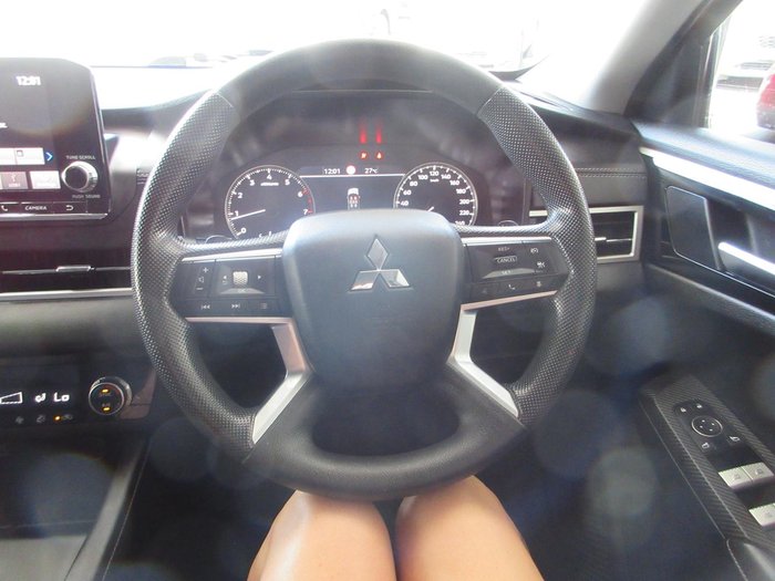 2023 Mitsubishi Outlander ES