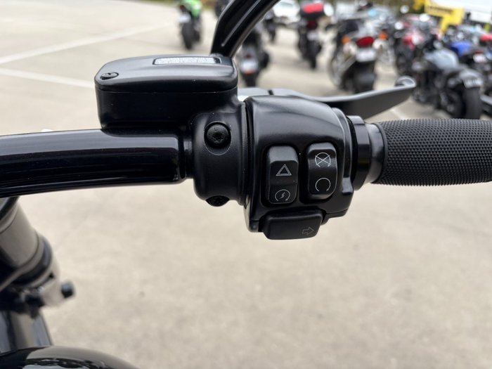 2016 HARLEY-DAVIDSON FXSB SOFTAIL BREAKOUT