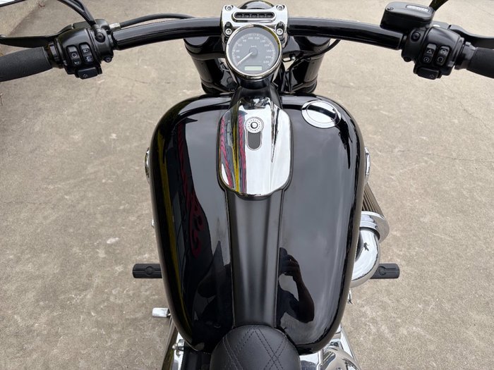 2016 HARLEY-DAVIDSON FXSB SOFTAIL BREAKOUT