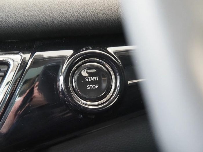 2025 Mahindra XUV700 AX7L