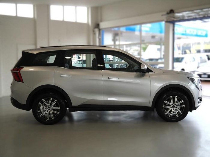 2025 Mahindra XUV700 AX7L