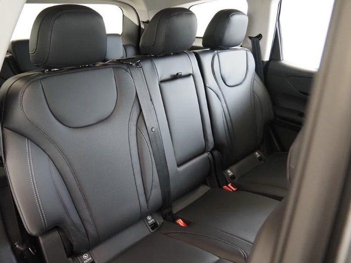 2025 Mahindra XUV700 AX7L