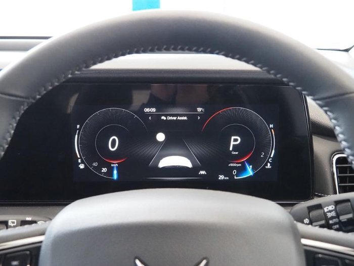 2025 Mahindra XUV700 AX7L