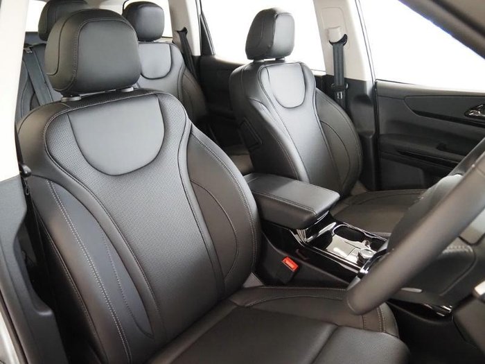 2025 Mahindra XUV700 AX7L