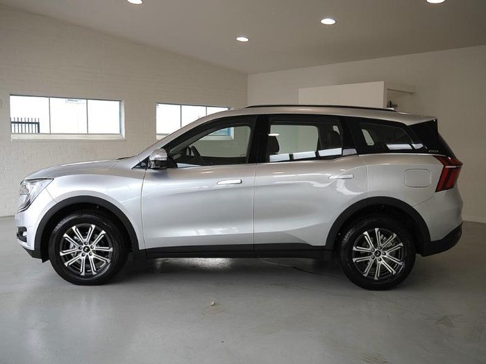 2025 Mahindra XUV700 AX7L