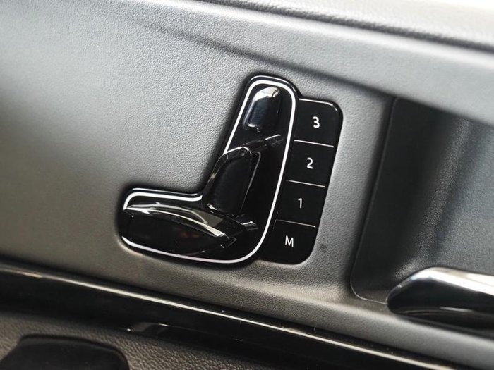 2025 Mahindra XUV700 AX7L