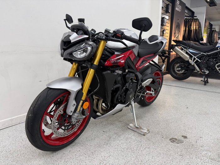 2026 Triumph 2026 Triumph 765CC STREET TRIPLE RX Road