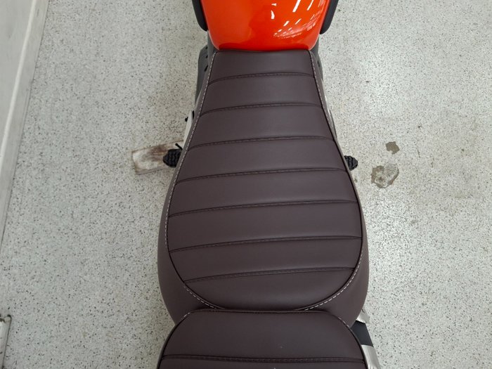 2026 Triumph 2026 Triumph 400CC SCRAMBLER 400 X Road MATT BAJA ORANGE