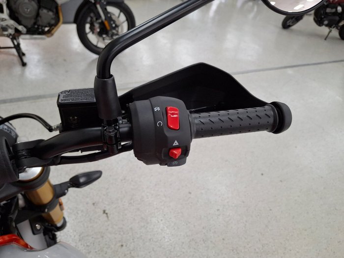 2026 Triumph 2026 Triumph 400CC SCRAMBLER 400 X Road MATT BAJA ORANGE