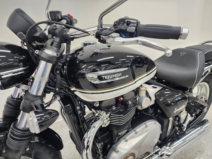 2026 Triumph BONNEVILLE SPEEDMASTER BLACK/WHIT