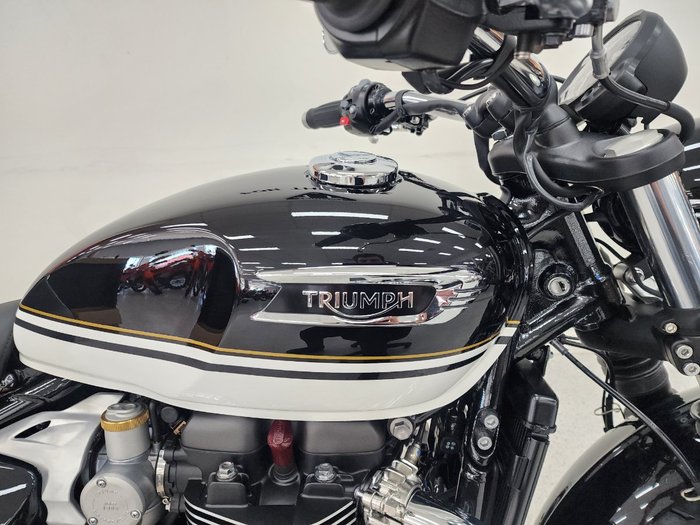 2026 Triumph BONNEVILLE SPEEDMASTER BLACK/WHIT