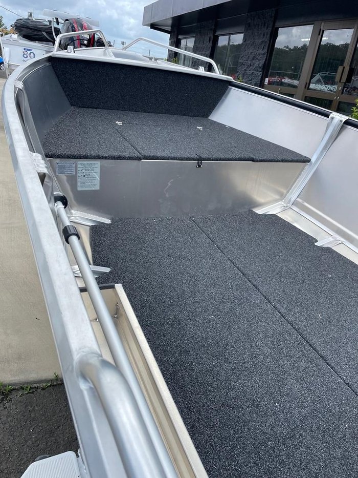 2026 QUINTREX 440 Busta