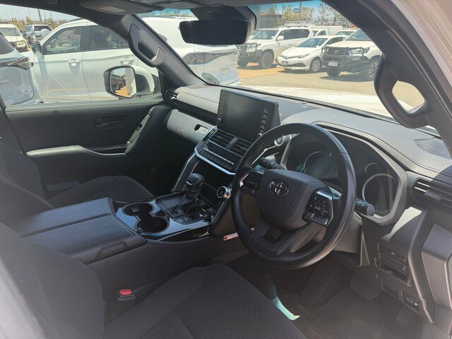 2024 Toyota LANDCRUISER LC300 3.3L V6 DSL GXL 7 Seats 5E55200 001