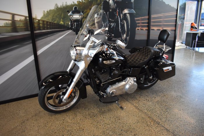 2014 Harley-davidson FLD SWITCHBACK Black