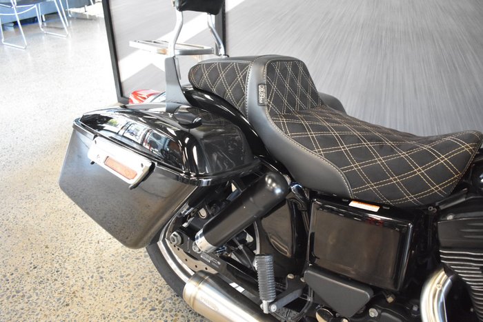2014 Harley-davidson FLD SWITCHBACK Black