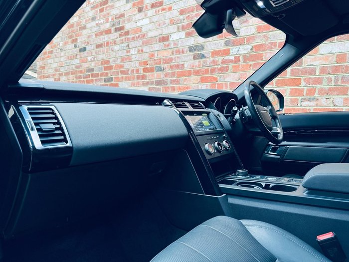 2019 Land Rover Discovery SD6 SE Series 5 MY20 4X4 Dual Range Black