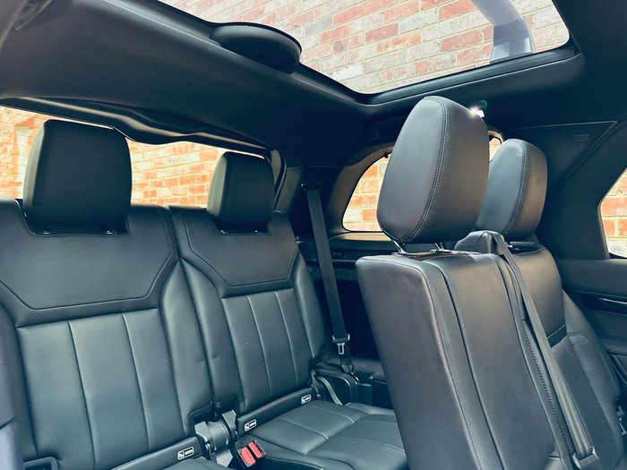 2019 Land Rover Discovery SD6 SE Series 5 MY20 4X4 Dual Range Black