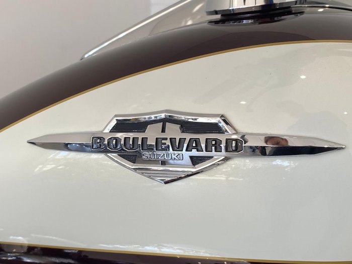 2011 Suzuki Boulevard C109RT (VLR1800T) Boulevard Red