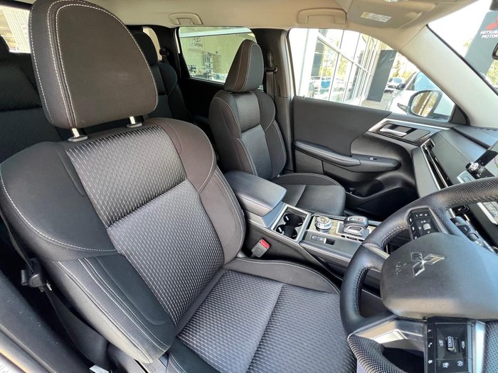 2022 Mitsubishi Outlander LS