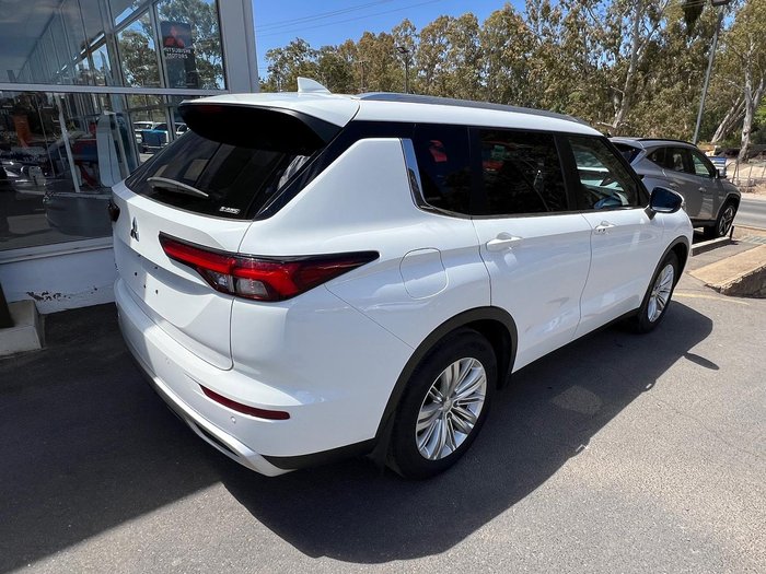 2022 Mitsubishi Outlander LS