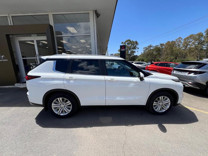 2022 Mitsubishi Outlander LS