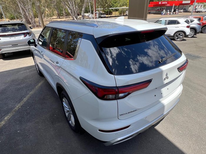 2022 Mitsubishi Outlander LS