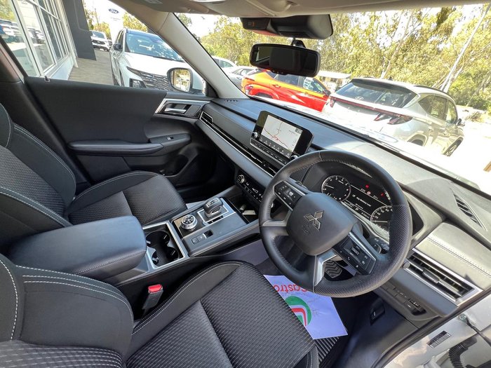 2022 Mitsubishi Outlander LS