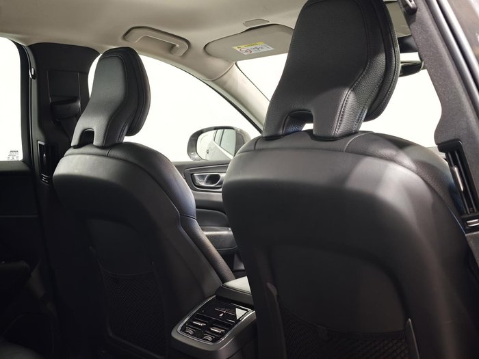 2021 Volvo XC60 B5 Momentum