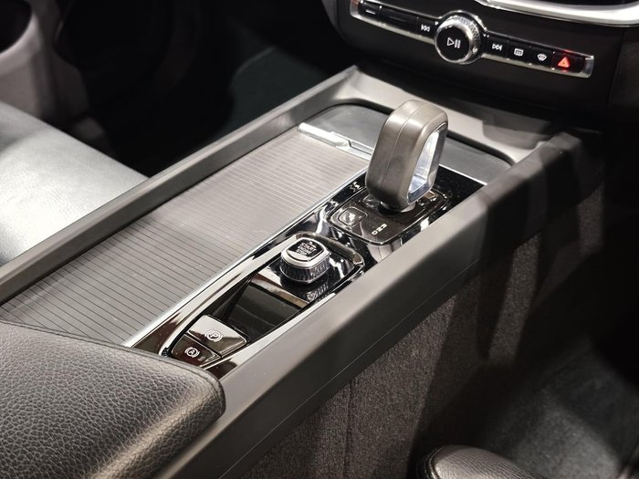 2021 Volvo XC60 B5 Momentum