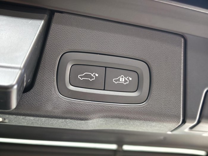 2021 Volvo XC60 B5 Momentum